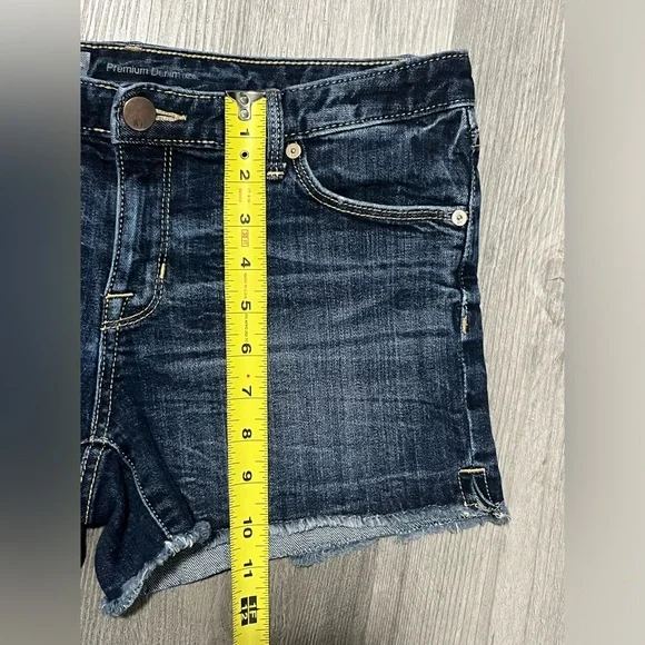 Mossimo Dark Denim Jean Shorts - Raw Hem, Dark Wash, Stretch - Women’s Size 8 - Picture 3 of 8